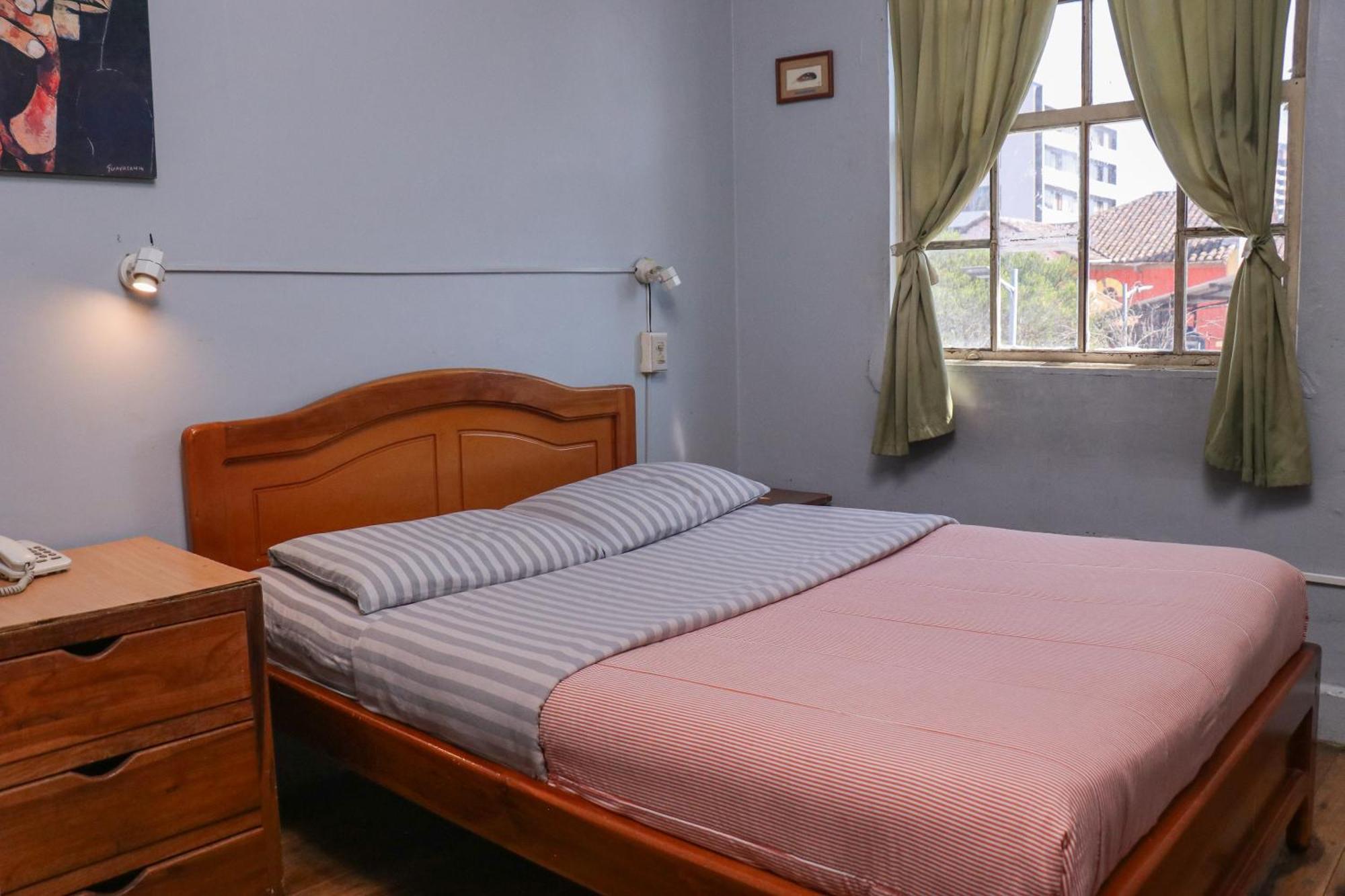 Blue House Youth Hostel *
