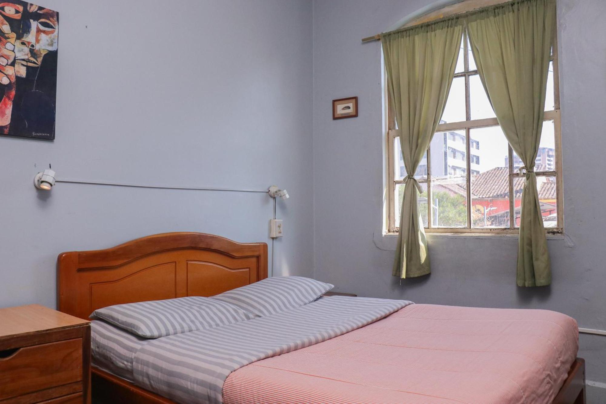 Blue House Youth Hostel Quito