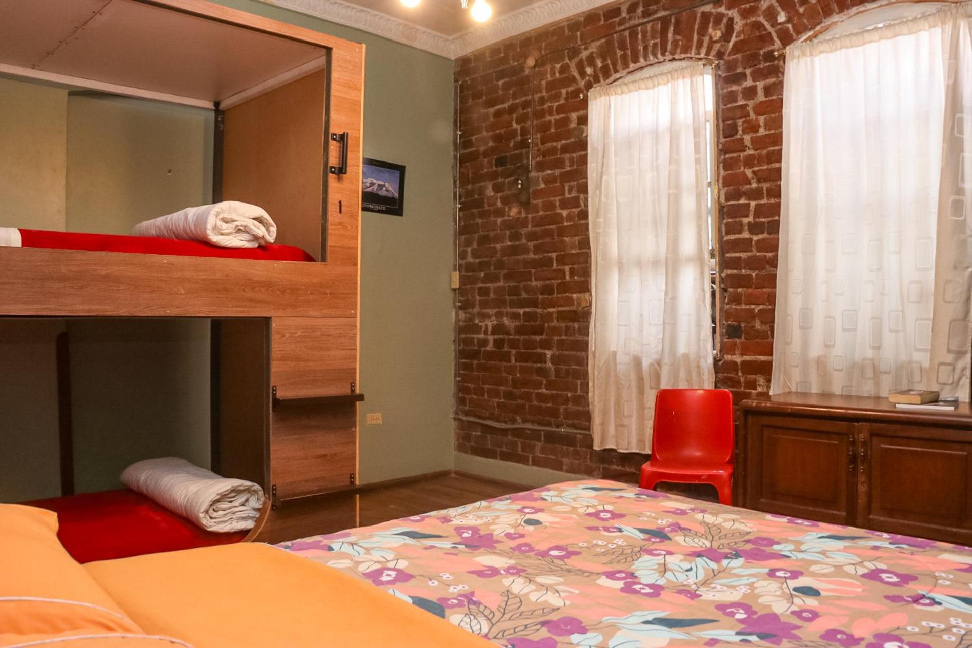 Blue House Youth Hostel Quito